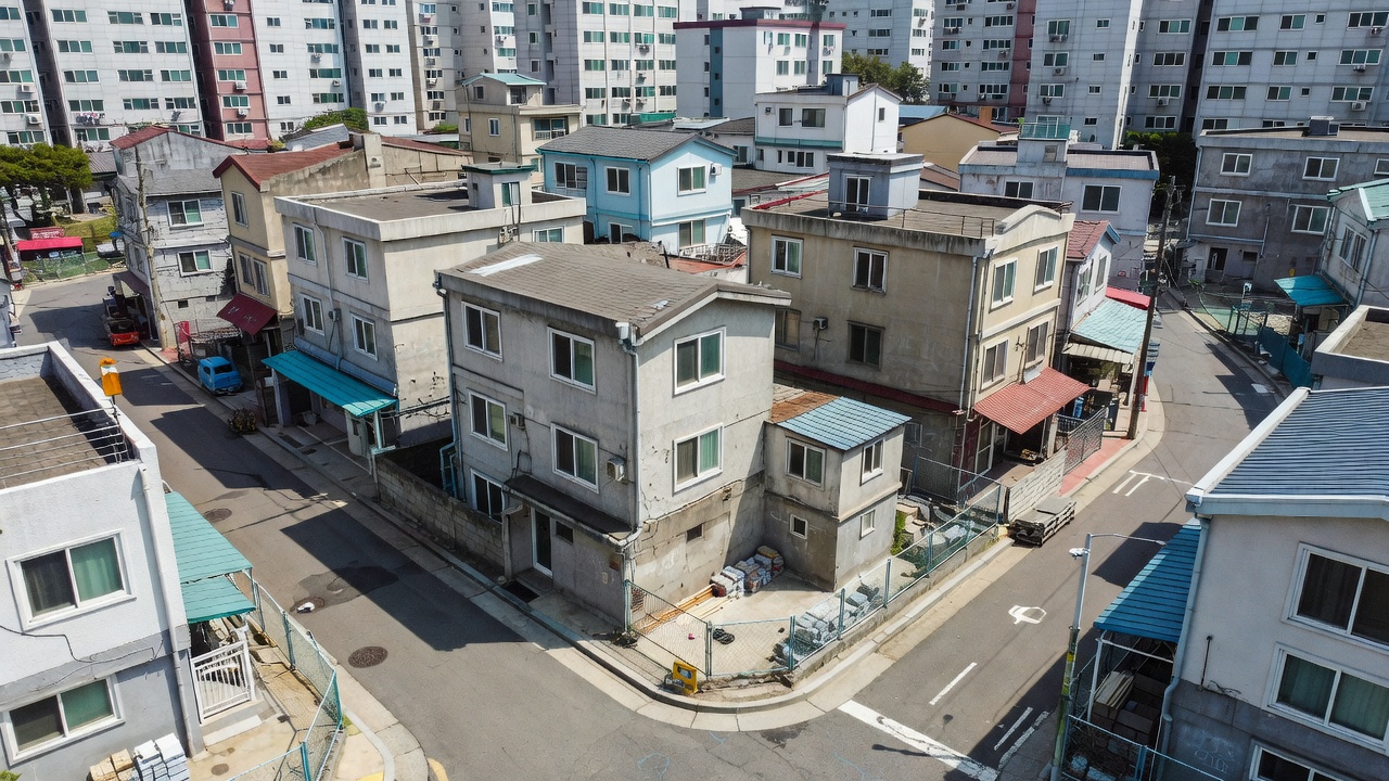 아현1구역공공재개발 진행 중인 빌라 밀집 지역 모습